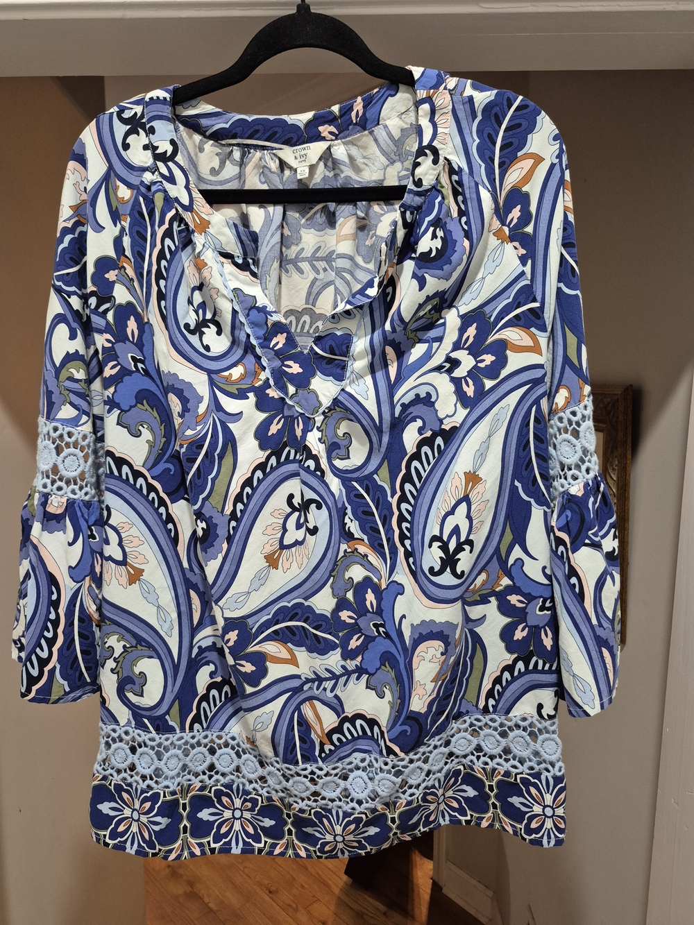 crown & ivy Blue Paisley Crochet-Trim Tunic